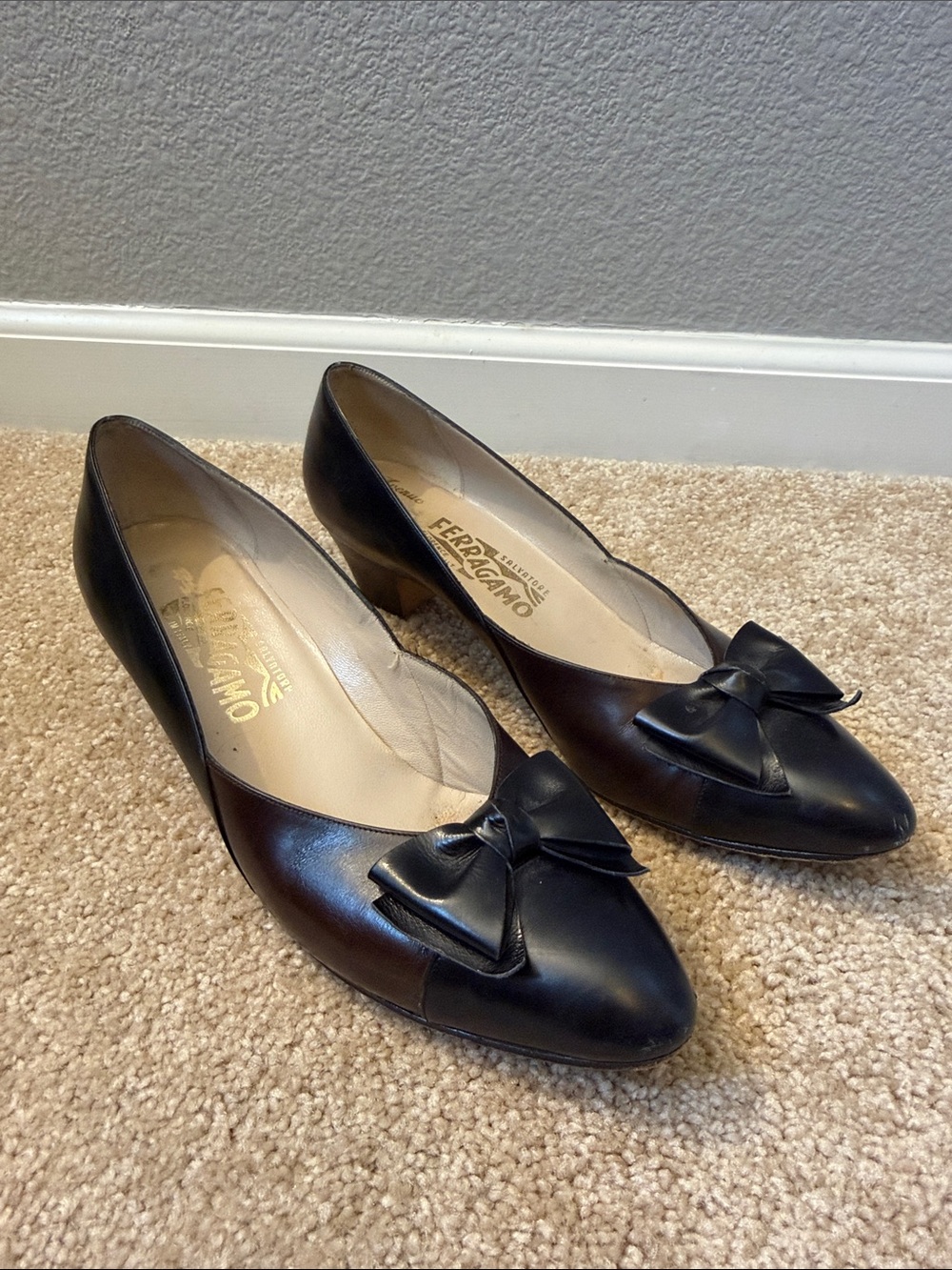 Vintage Salvatore Ferragamo Heels Brown Leather 9.5AA Bow Toe Italy 60s 70s